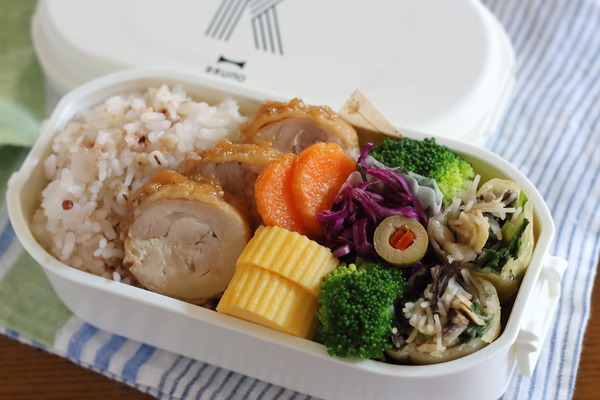 冷凍可能な作り置きおかずチキンロールのお弁当