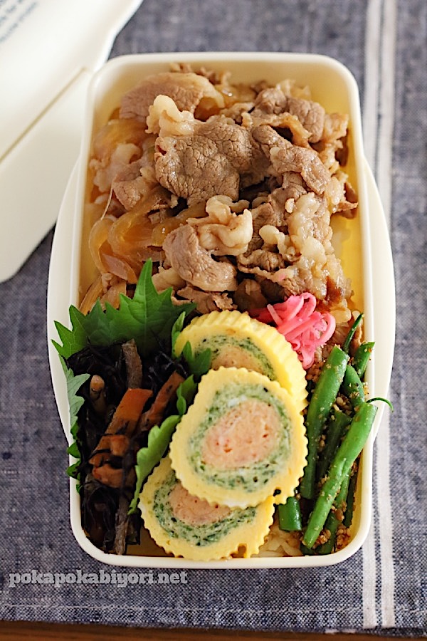 映える！「三色卵焼き」の作り方。牛丼弁当を豪華に見せる詰め方のコツ