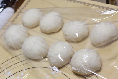 弁当用のバンズの分量は、強力粉200gに対して8等分がおすすめ