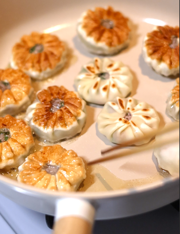 フライパンで餃子をカリカリに焼くコツ