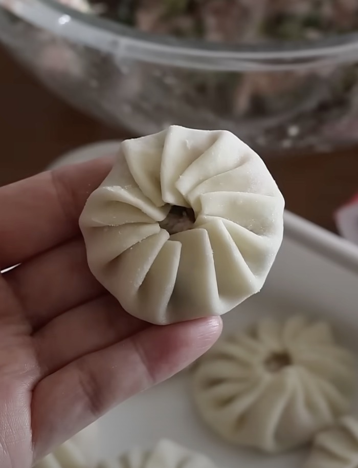 初心者用に餃子の包み方を動画にしています