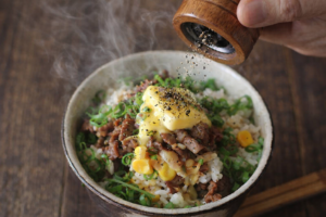 炊飯器でここまで!?】ビーフペッパーライス｜フライパン不要・5分仕込みの再現レシピ