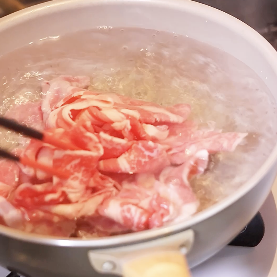 牛肉を下茹で（しぐれ煮）