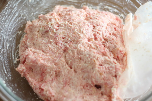 豆腐入りみそマヨバーグをこねる