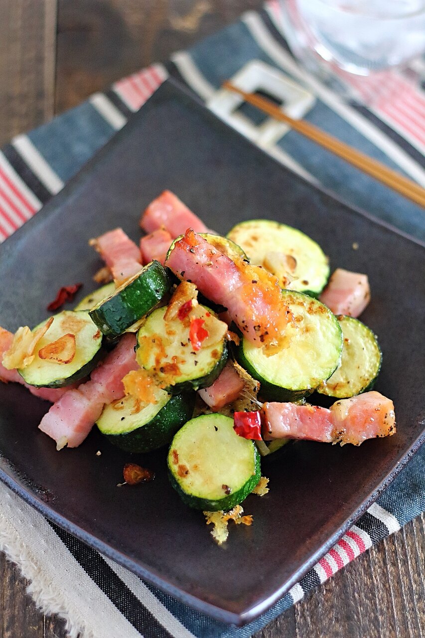 厚切りベーコンとズッキーニのペペロンチーノ風｜ボリューム満点！大