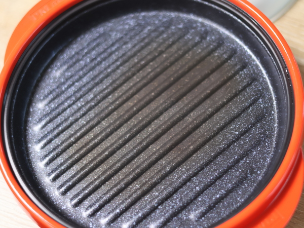 レンジメートプロの中心部分が少し茶色く変色している様子