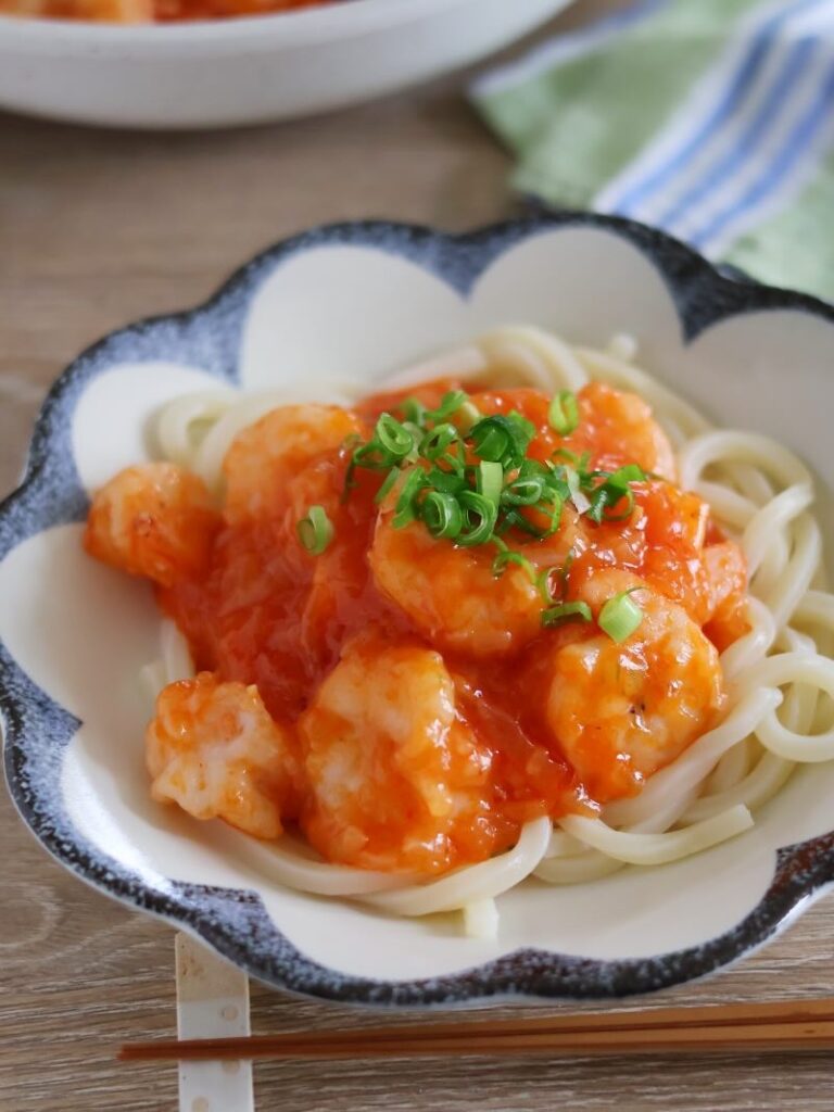 エビチリのあんを多めにして冷凍うどんと合わせたレシピ