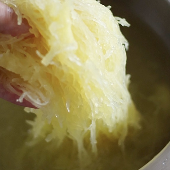 そうめんかぼちゃのほぐれている様子