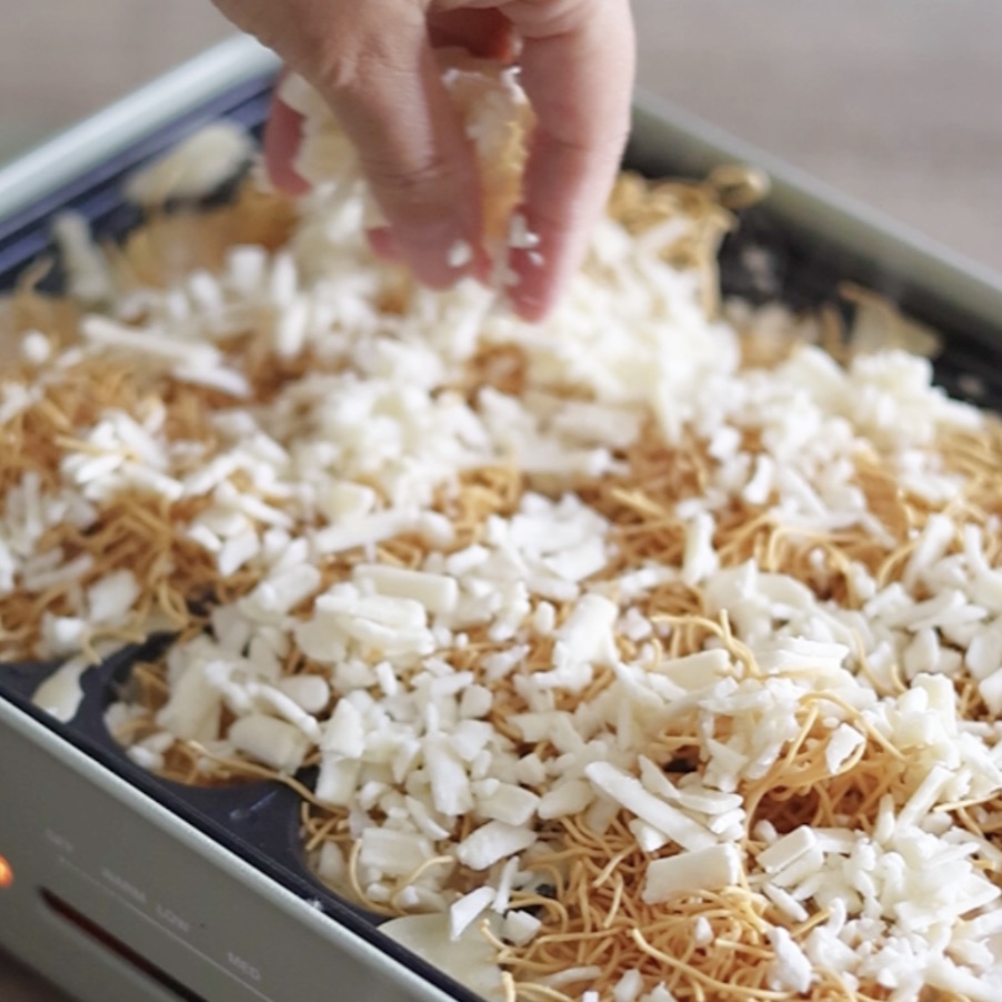 チーズを加える