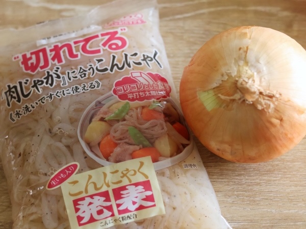 牛丼におすすめな下ゆで不要な糸こんにゃくの商品パッケージ