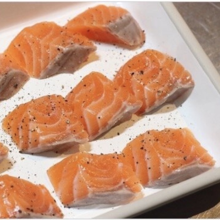下味をつけた鮭の切り身