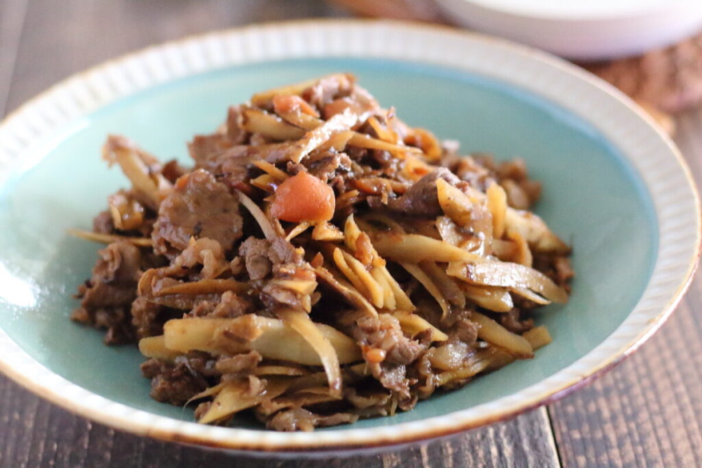梅干しや塩昆布入りで味わい深い！牛肉とごぼうのしぐれ煮レシピと詳しい作り方