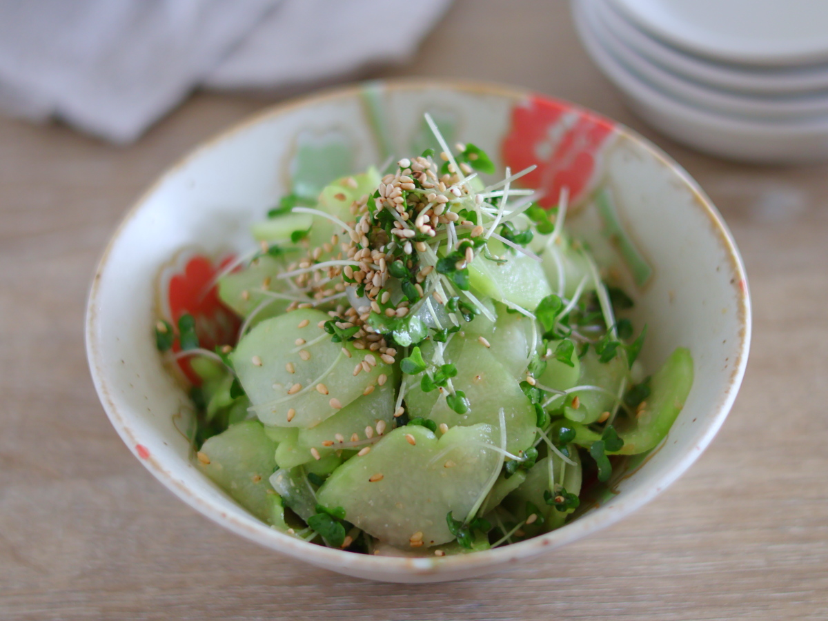 動画レシピ】ハヤトウリの絶品ナムル｜スプラウト入りで中華風サラダ