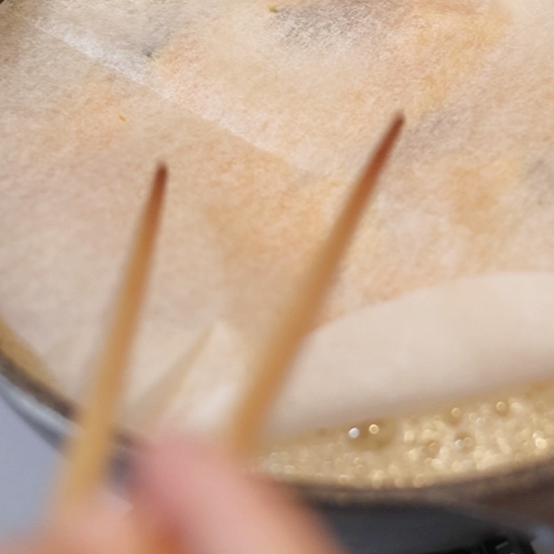 落としぶたをして、中火で10〜15分ほど煮る。