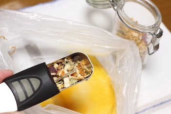 紅白ナマズに乾燥野菜を入れると劇的においしさがアップします