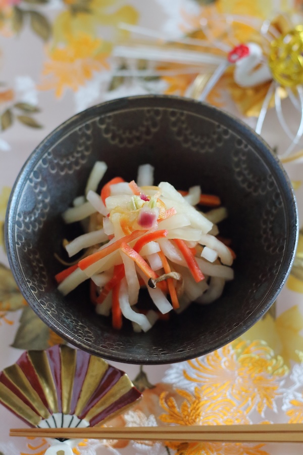 おせち料理、紅白なますの盛り付け