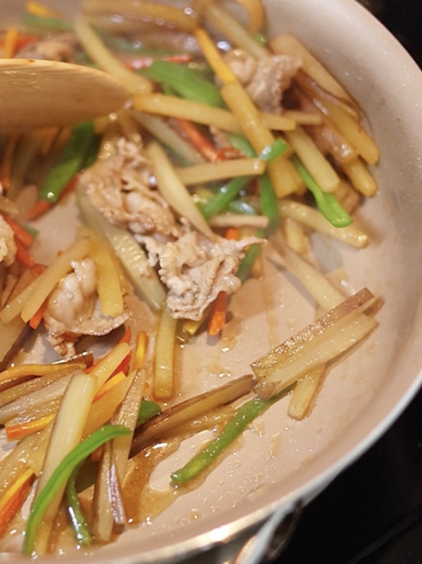 煮汁がなくなるまで炒めたら完成。