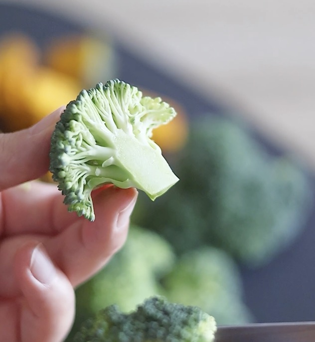 ブロッコリーは小さく分ける