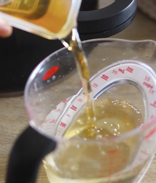 豚汁のだしを合わせておく