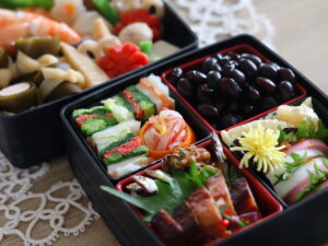 100円SHOPダイソーの550円お重煮詰める簡単おせち