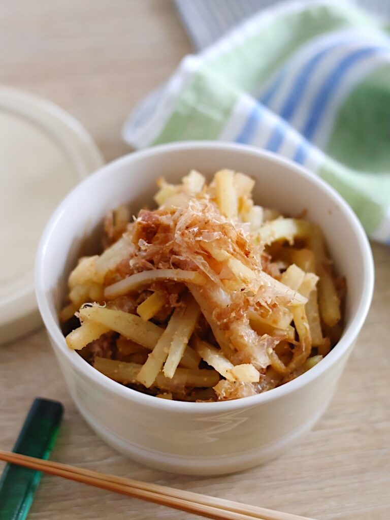 大根の皮は捨てないで!レンジ4分半で完成「無限おかか胡麻和え」が絶品すぎる