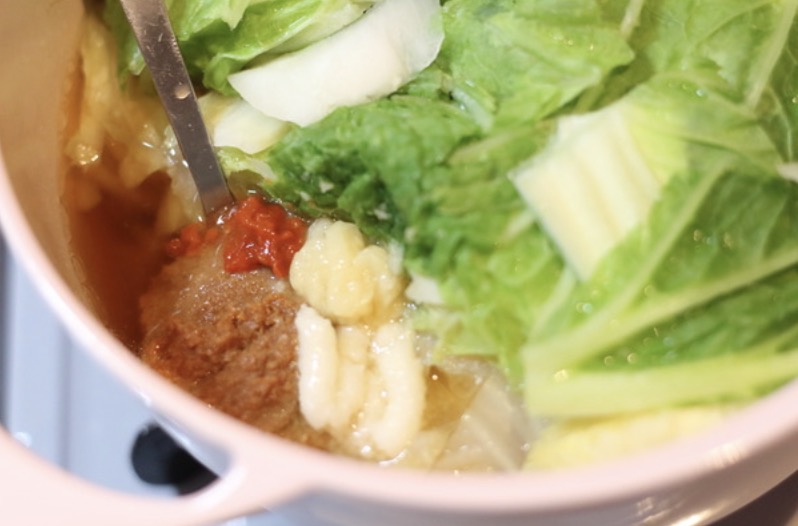 味噌は香りが飛ばないよう、必ず最後に加えて仕上げるのが美味しさの秘訣です。