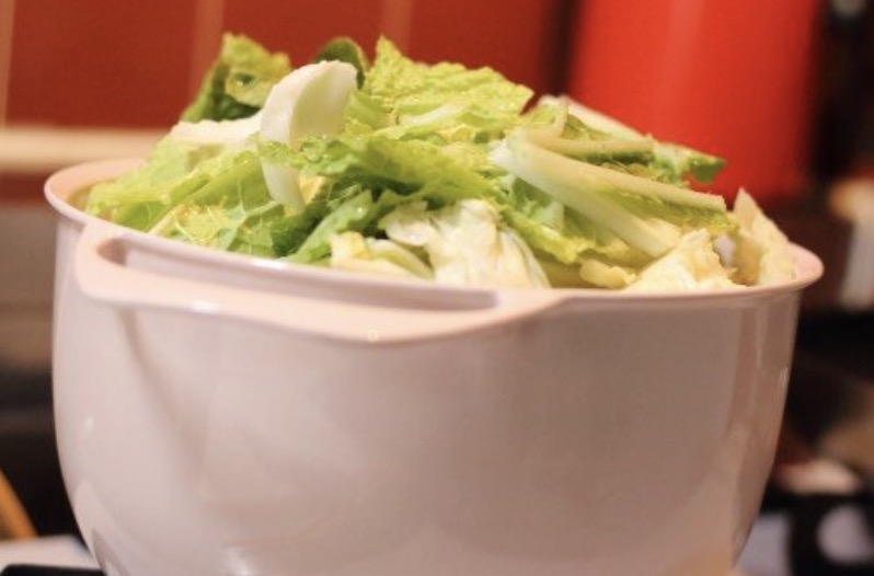 白菜がはみでそうでも、ふたをすればかさが減ります