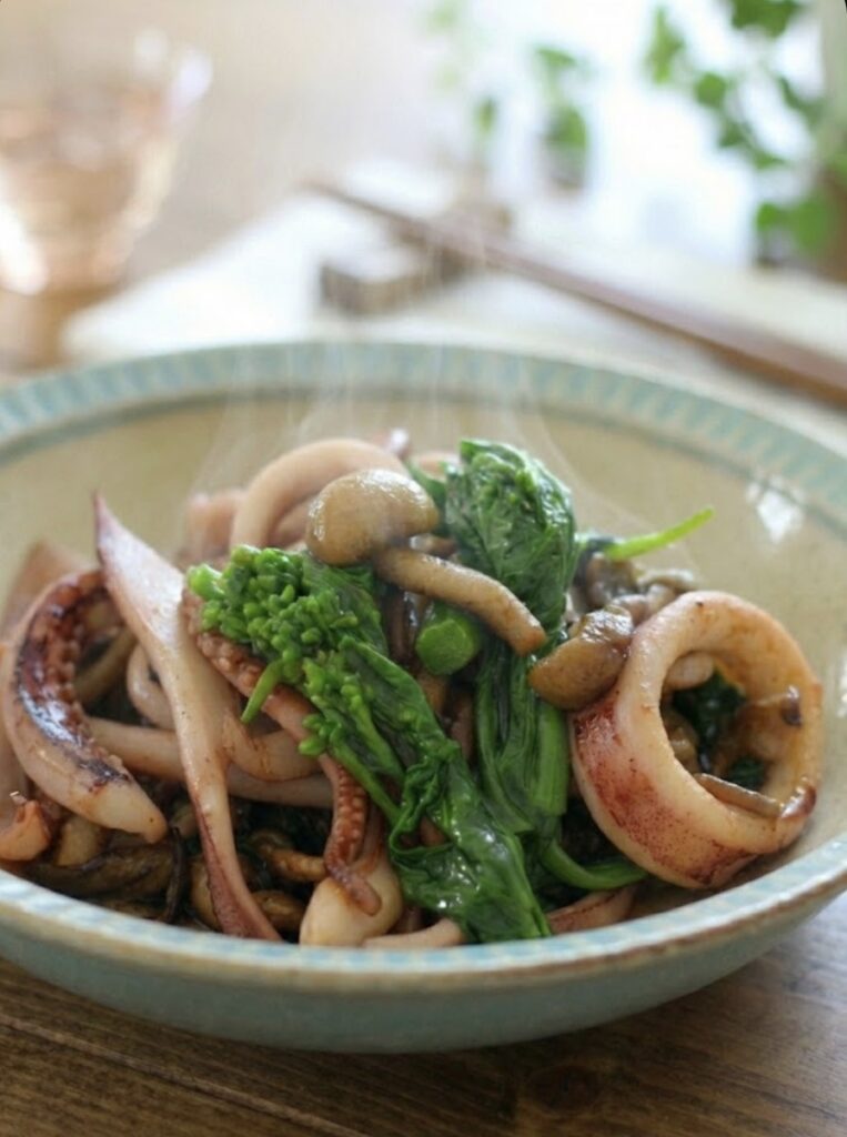 菜の花とイカのバターしょうゆ炒めレシピ｜株なめこの食感を楽しむ春の簡単おかず