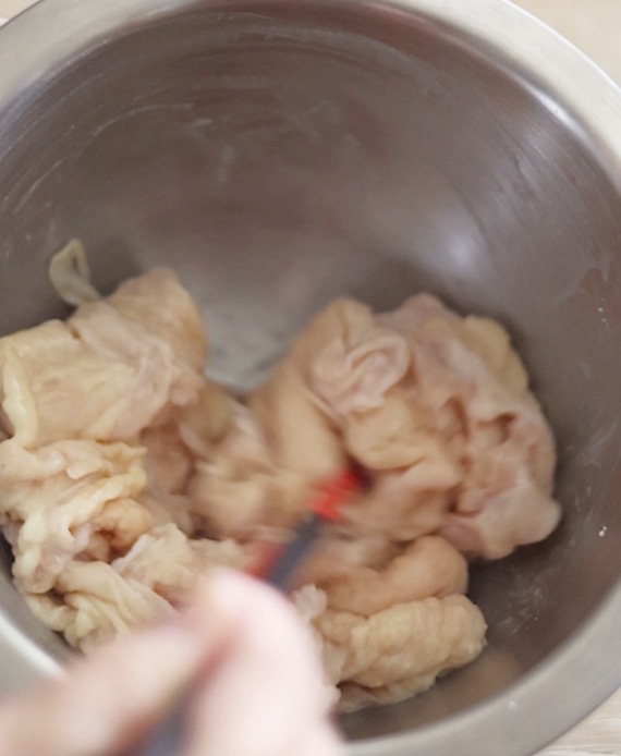 鶏皮のくさみを軽減させる下ごしらえ