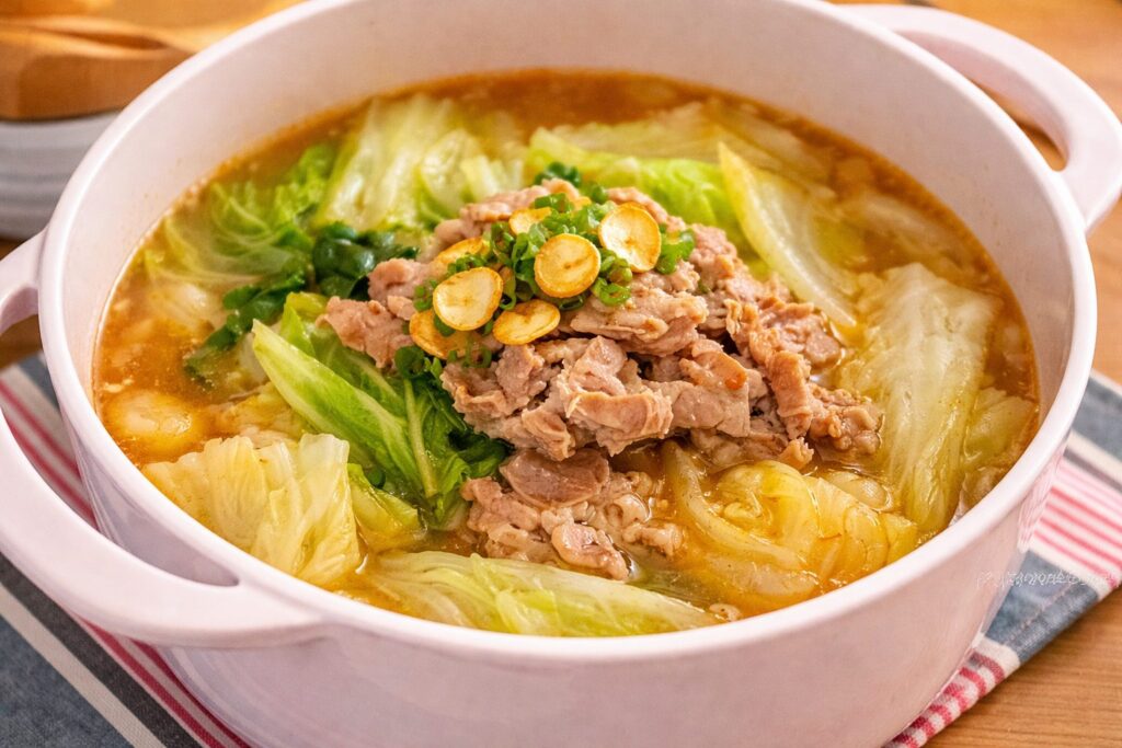 「白菜1/4玉が消える！」豚肉とにんにく味噌の最強コンボ。15分で体が芯から温まる魔法の鍋レシピ