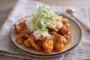 エアフライヤーで鶏皮パリパリ！米粉で極上の食感＆鶏油も活用できる「鶏皮おろしポン酢」レシピ