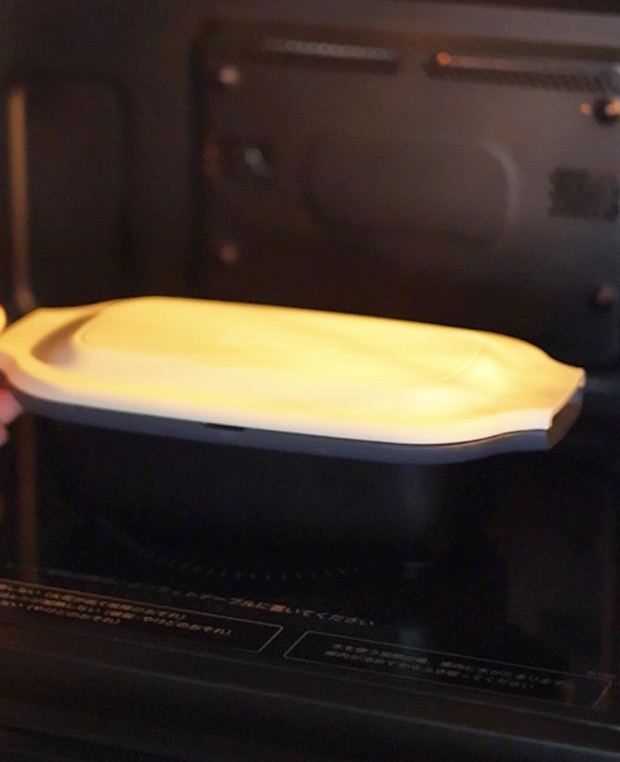 蓋をして、電子レンジ500Wで4分20秒加熱してください。