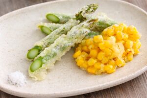 【至福】アスパラ天ぷらは「1本丸ごと」が正解！外サク中ジュワ、甘みを閉じ込めるプロの揚げ方