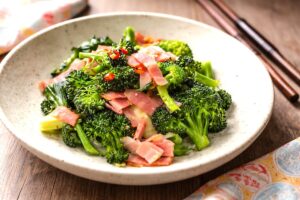 ブロッコリーのペペロンチーノのレシピ｜レンジ＋フライパンで時短・本格副菜