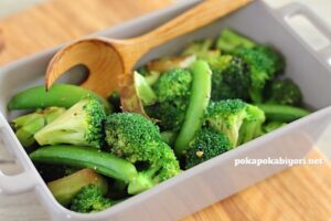 旬を味わう！ブロッコリーとスナップエンドウのクミンガーリック蒸し焼き